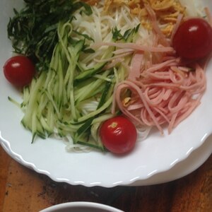 具沢山の5色そうめん